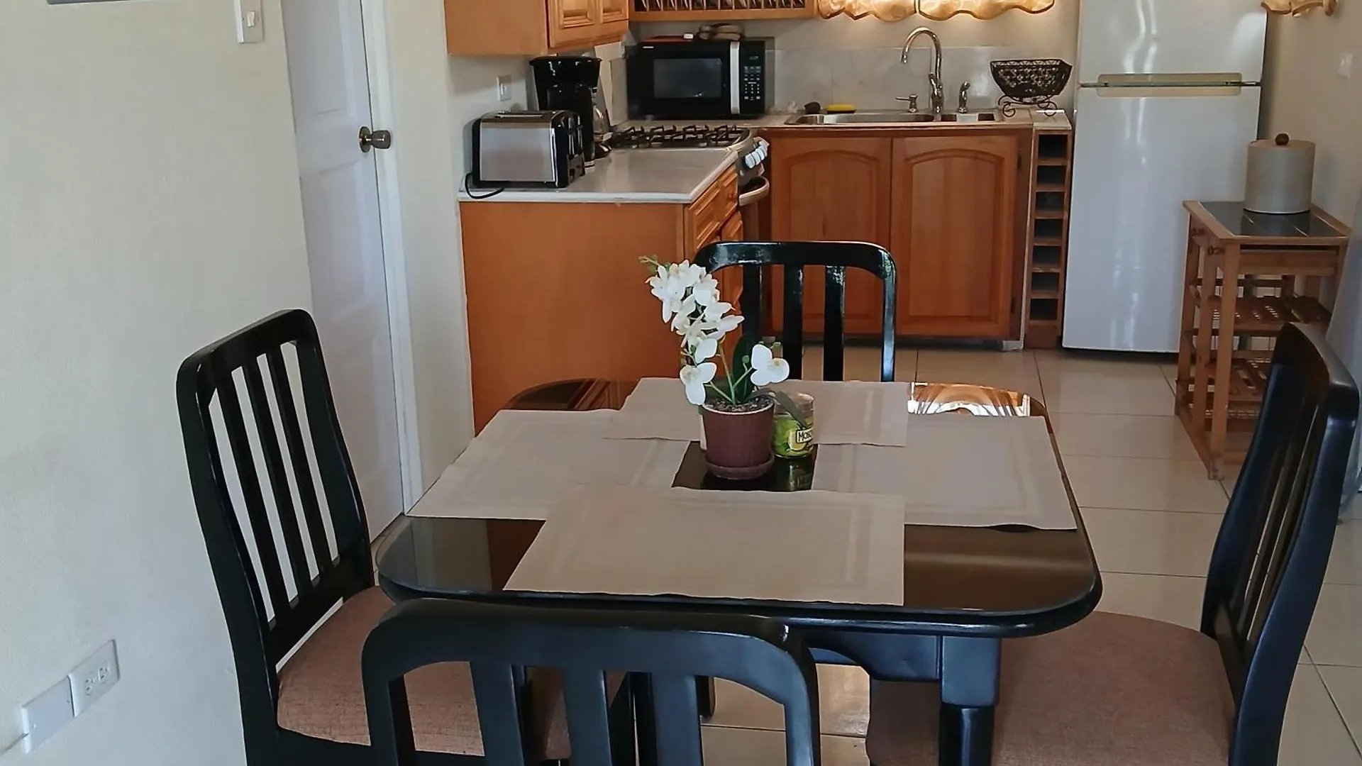 One Bedroom Apartment 1 Minute Walk To West Coast Beach! contacts
